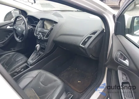 2015 Ford Focus Titanium z USA, uszkodzony, nr VIN 1FADP3N21FL238865